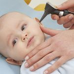 Pulire le orecchie ai bambini: ecco come fare